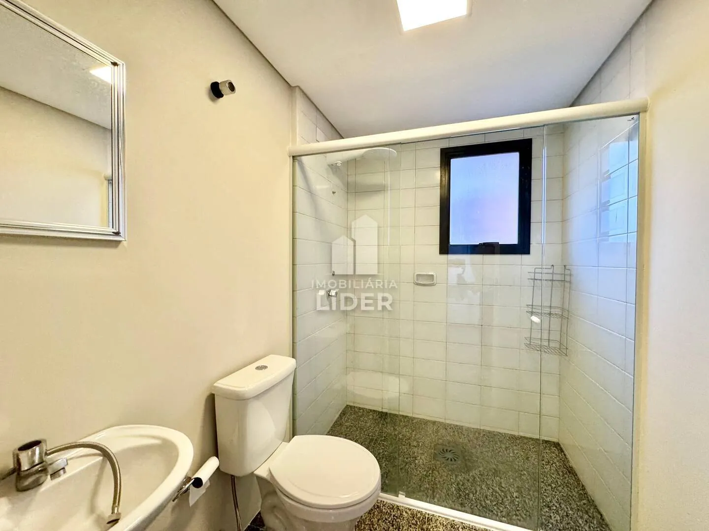 Apartment with 4 bedrooms and 3 parking spots, balcony — photo 43