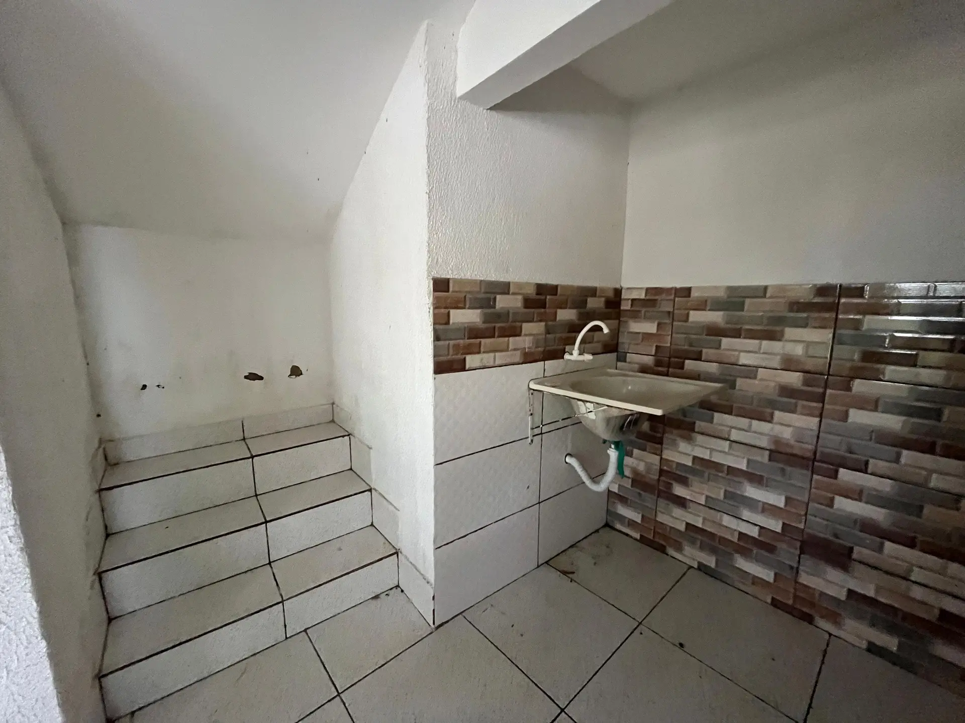 Casa de 1 quarto com cozinha compacta e área de serviço — photo 16