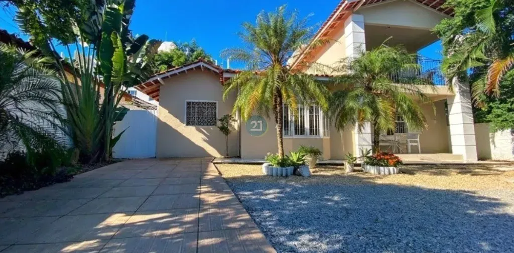 Casa de 5 dormitorios, 5 baños y piscina común — photo 20