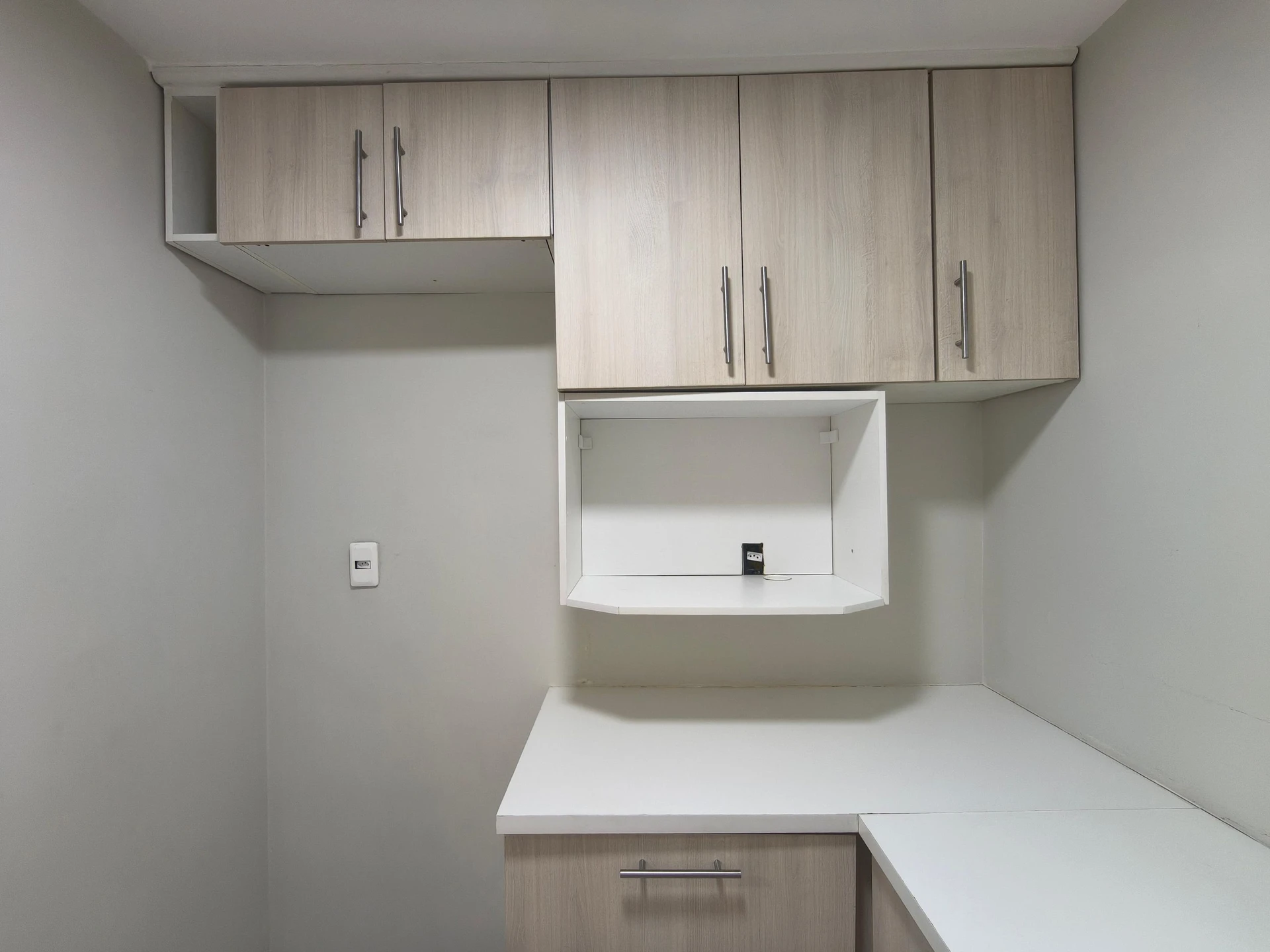 Unfurnished 2-bedroom apartment with a closed kitchen — photo 10