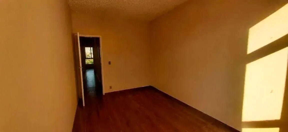 Unfurnished 2-bedroom apartment with a closed kitchen — photo 14