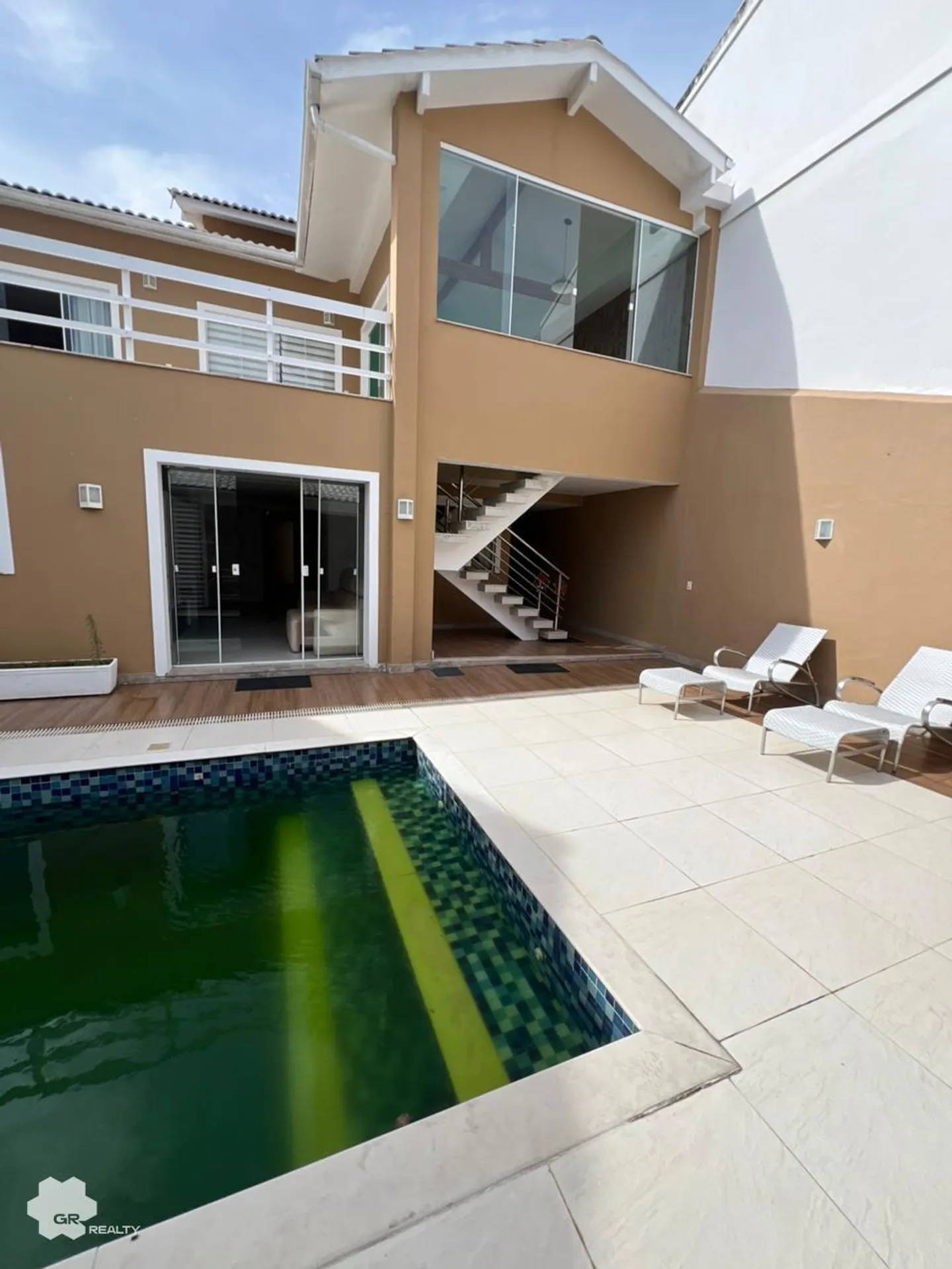 House with 6 en-suite bedrooms and 468 m² of space — photo 47