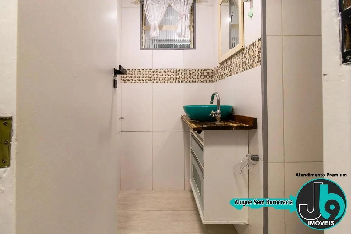 212 m² house with a home office and a glass-enclosed balcony — photo 16