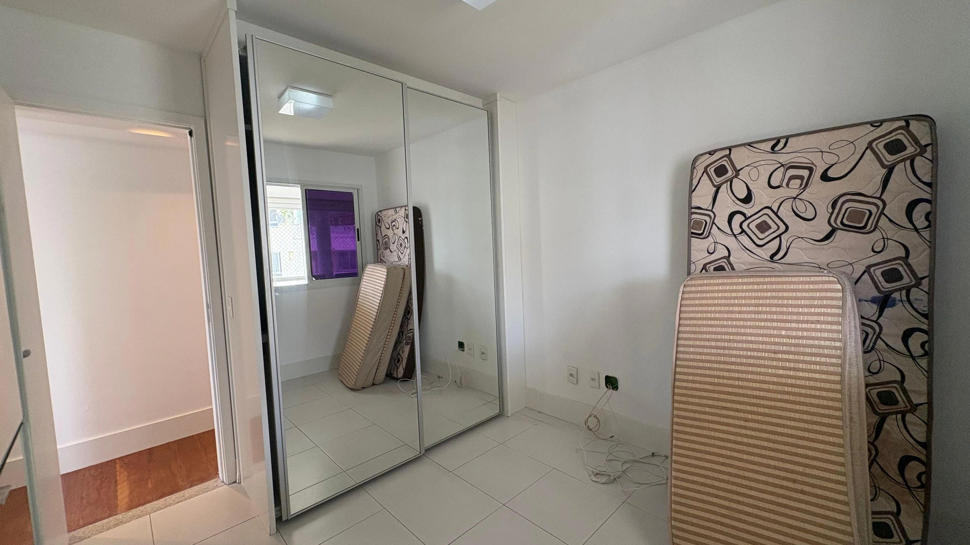 3-bedroom apartment with a glass-enclosed balcony — photo 4