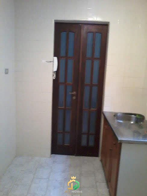 3-bedroom apartment with wood or laminate floors in Curitiba — photo 20