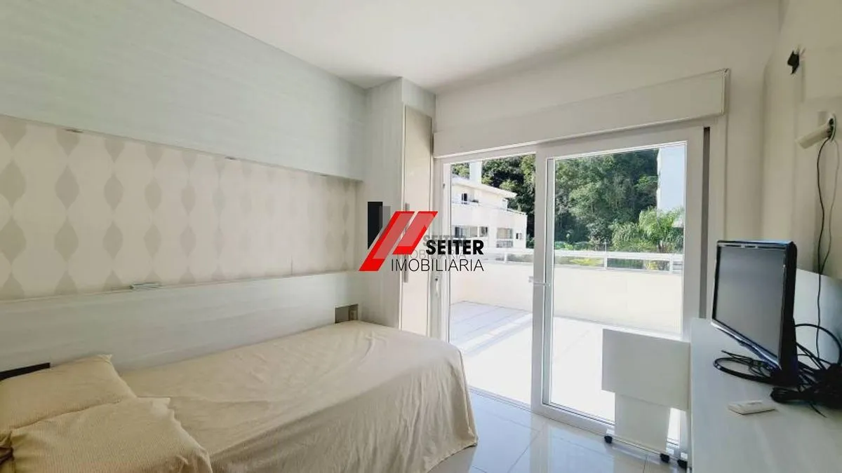 Меблированная квартира 227 м² с встроенным грилем на балконе — photo 20