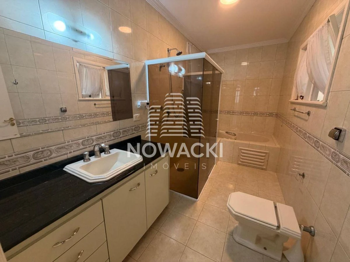 318 m² house with a bathtub and a home office — photo 15