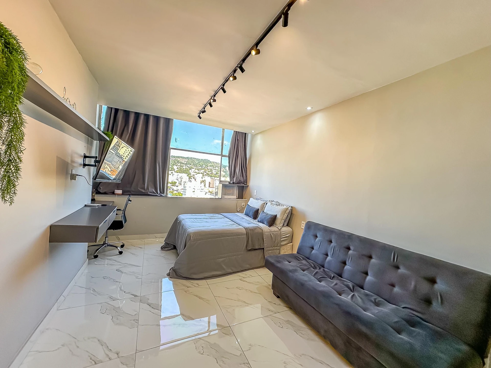 Furnished studio with 1 bedroom and 1 bathroom — photo 14