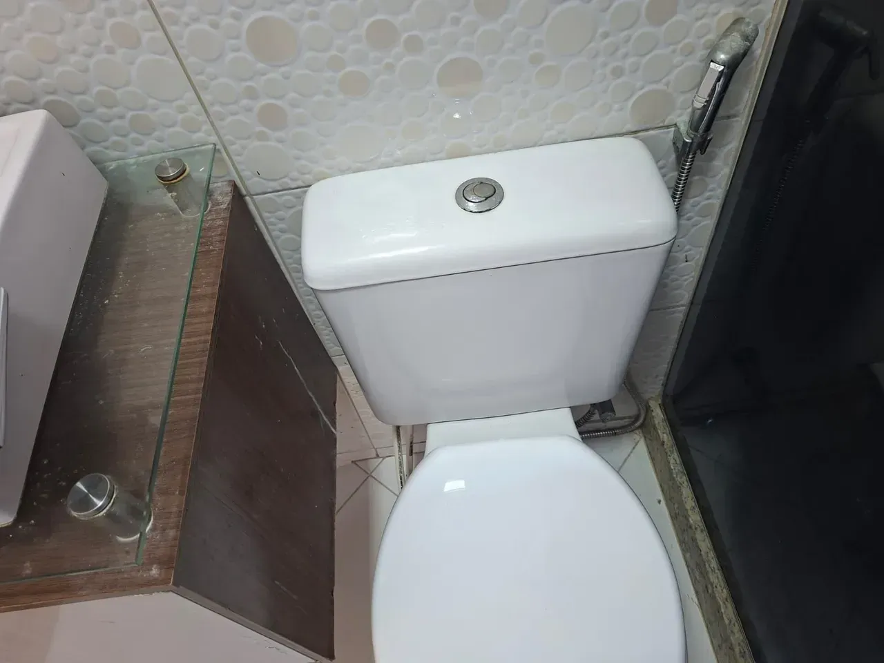 1-bedroom apartment with tiled floors and glass shower — photo 7