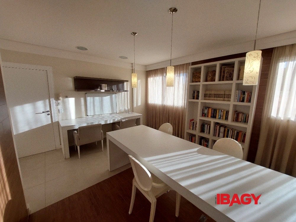 3-bedroom apartment in a building with a sauna — photo 12