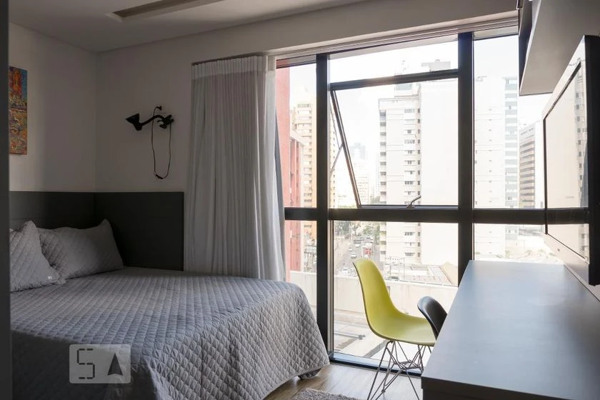 Furnished 1-bedroom apartment with open kitchen and balcony — photo 2