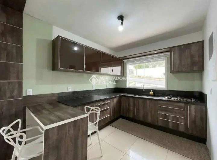 Casa com 5 dormitórios e pátio privativo — photo 8