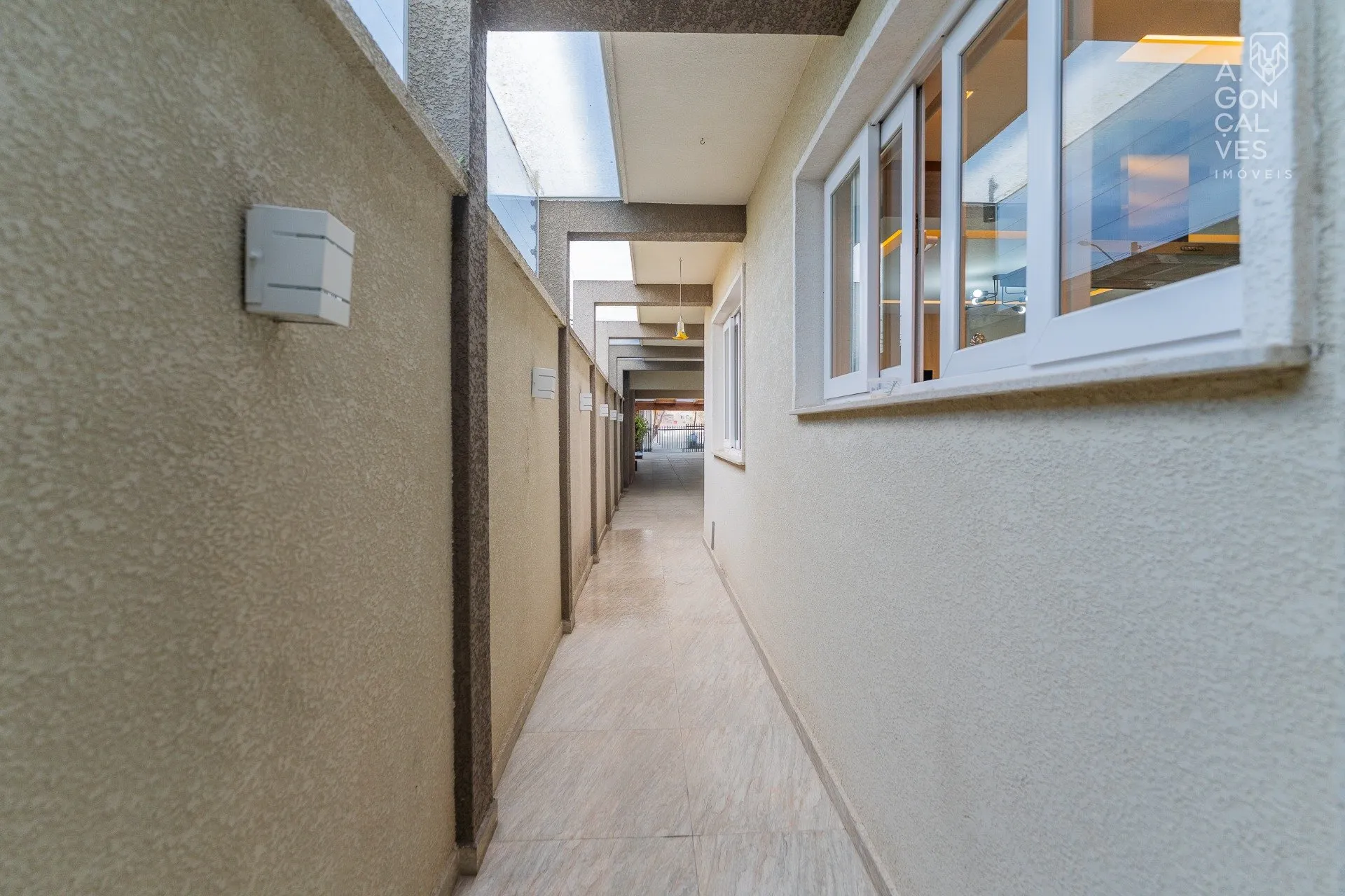 House with 3 bedrooms and an open-plan kitchen — photo 25