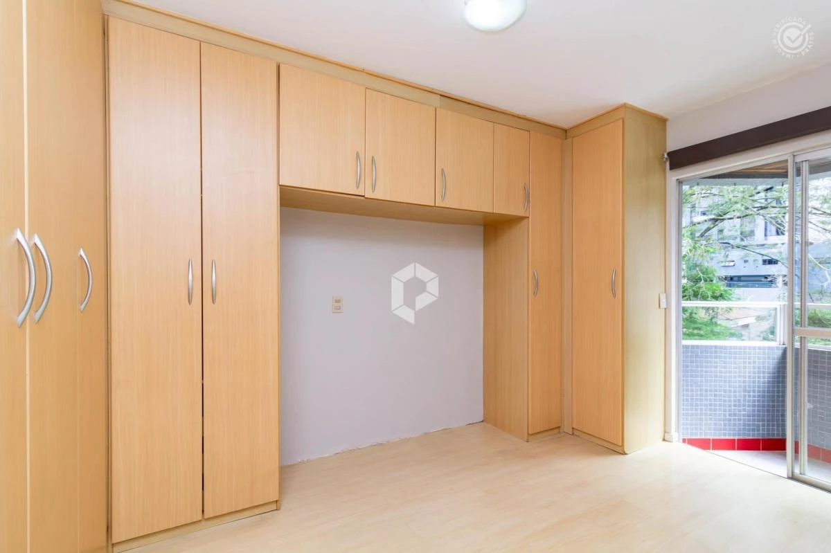 3-bedroom apartment with a glass-enclosed balcony — photo 3