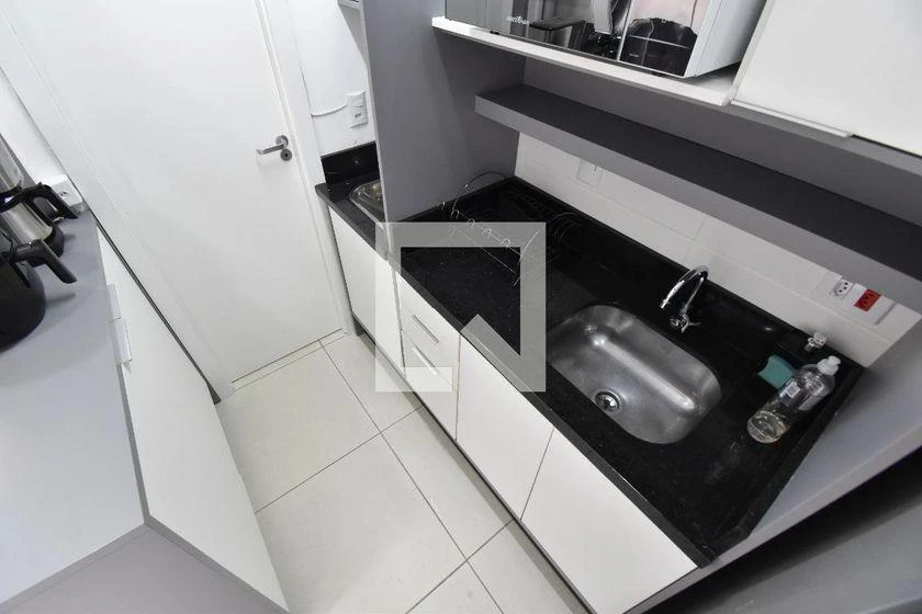 One-bedroom apartment in a building with a gym — photo 20