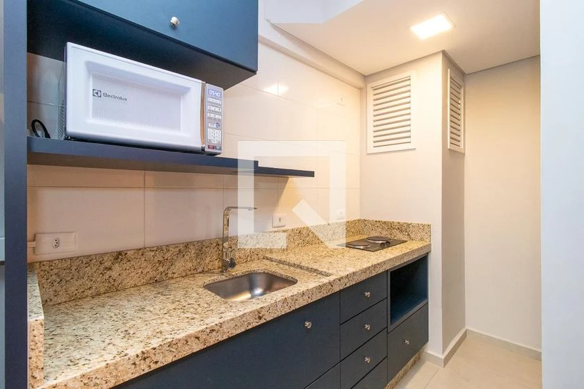 Furnished 1-bedroom apartment with balcony — photo 2