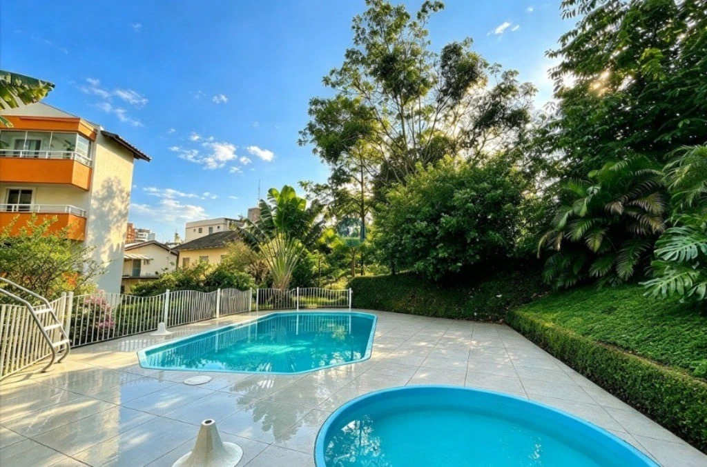 3-bedroom apartment in a building with a pool — photo 11