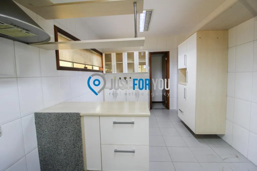 Ванна та 4 спальні: будинок 350 м² — photo 12