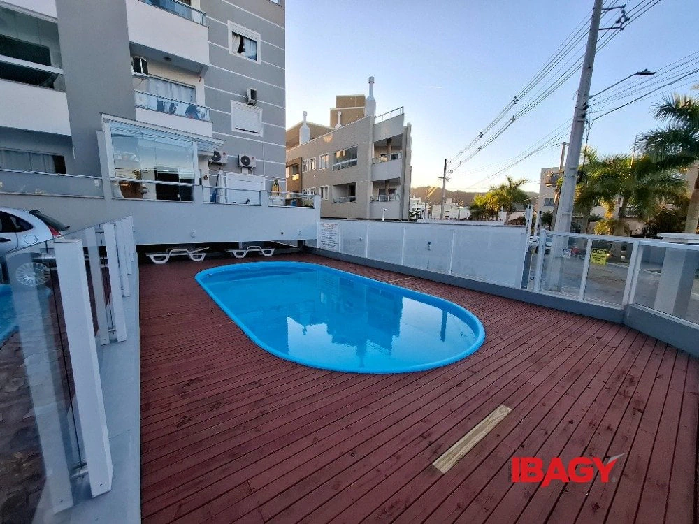 One-bedroom apartment in a building with a pool — photo 14