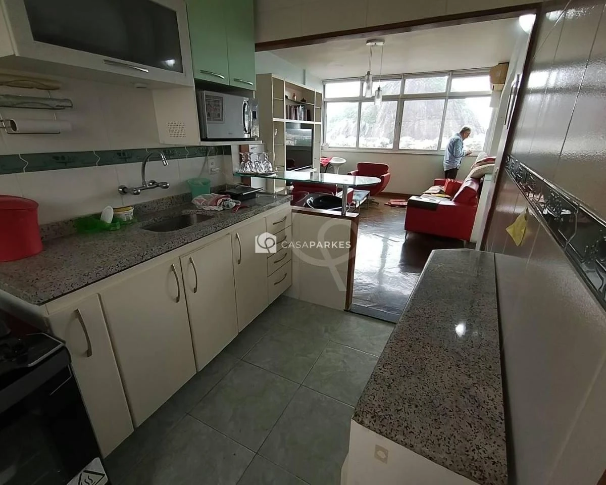 150 m² apartment with 2 bedrooms and a closed kitchen — photo 2