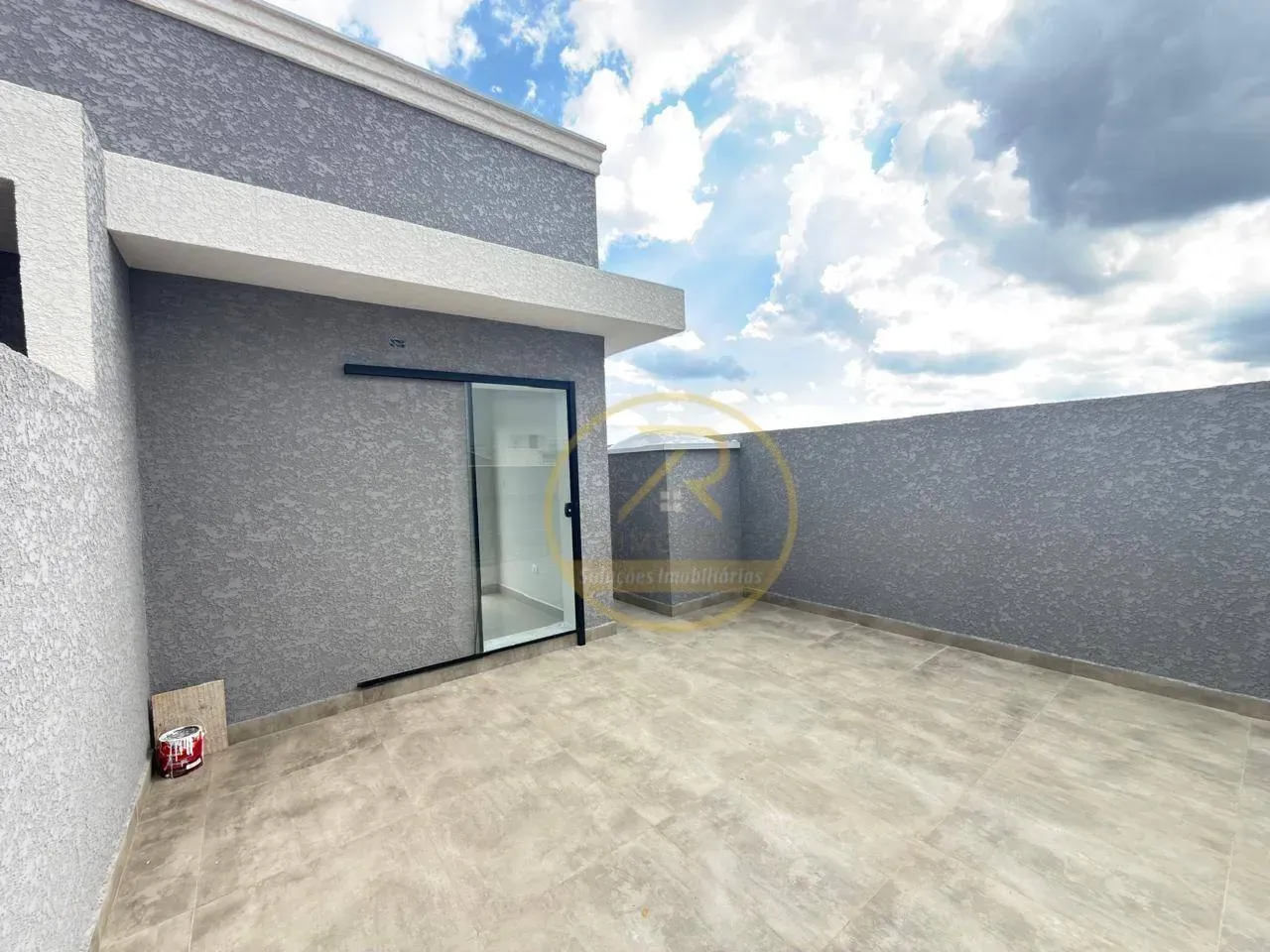 House 100 m² with 3 bedrooms and 2 parking spots — photo 3