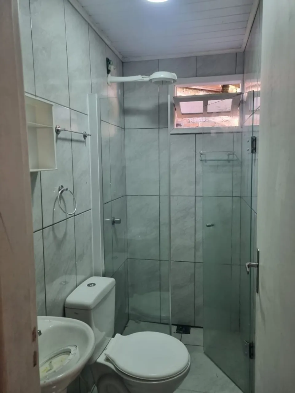 Невмебльований студіо з 1 спальнею та ванною з душем у склі — photo 4