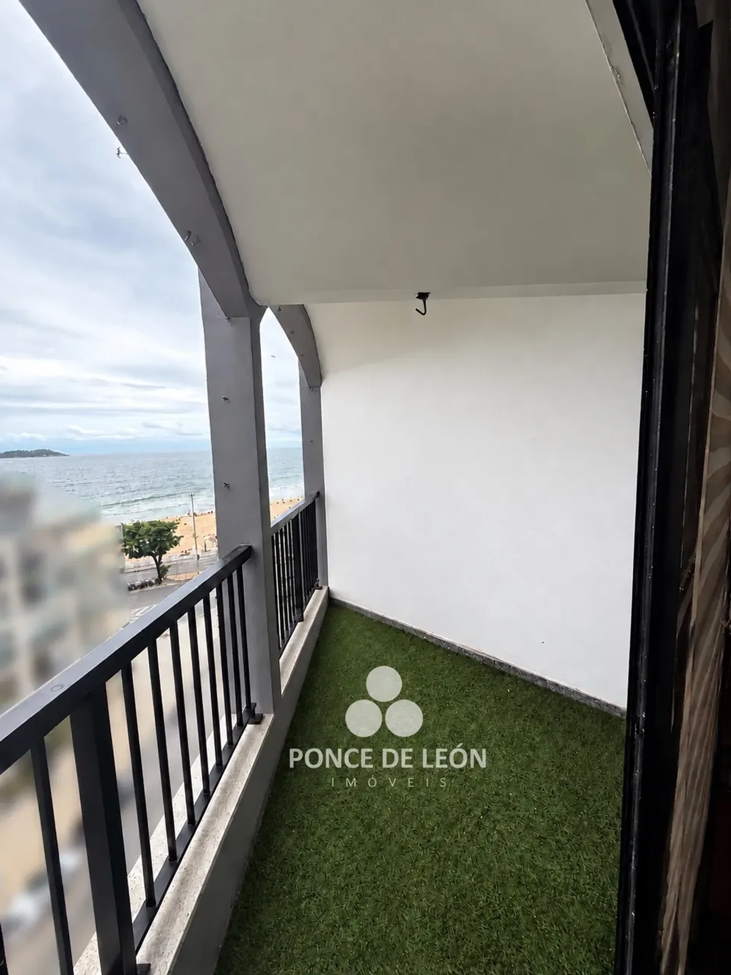 3-bedroom apartment in a building with a sauna