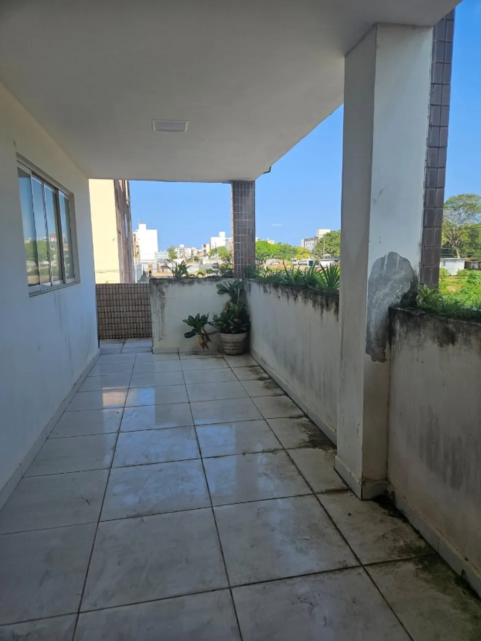 5-bedroom apartment in a building with a pool — photo 11