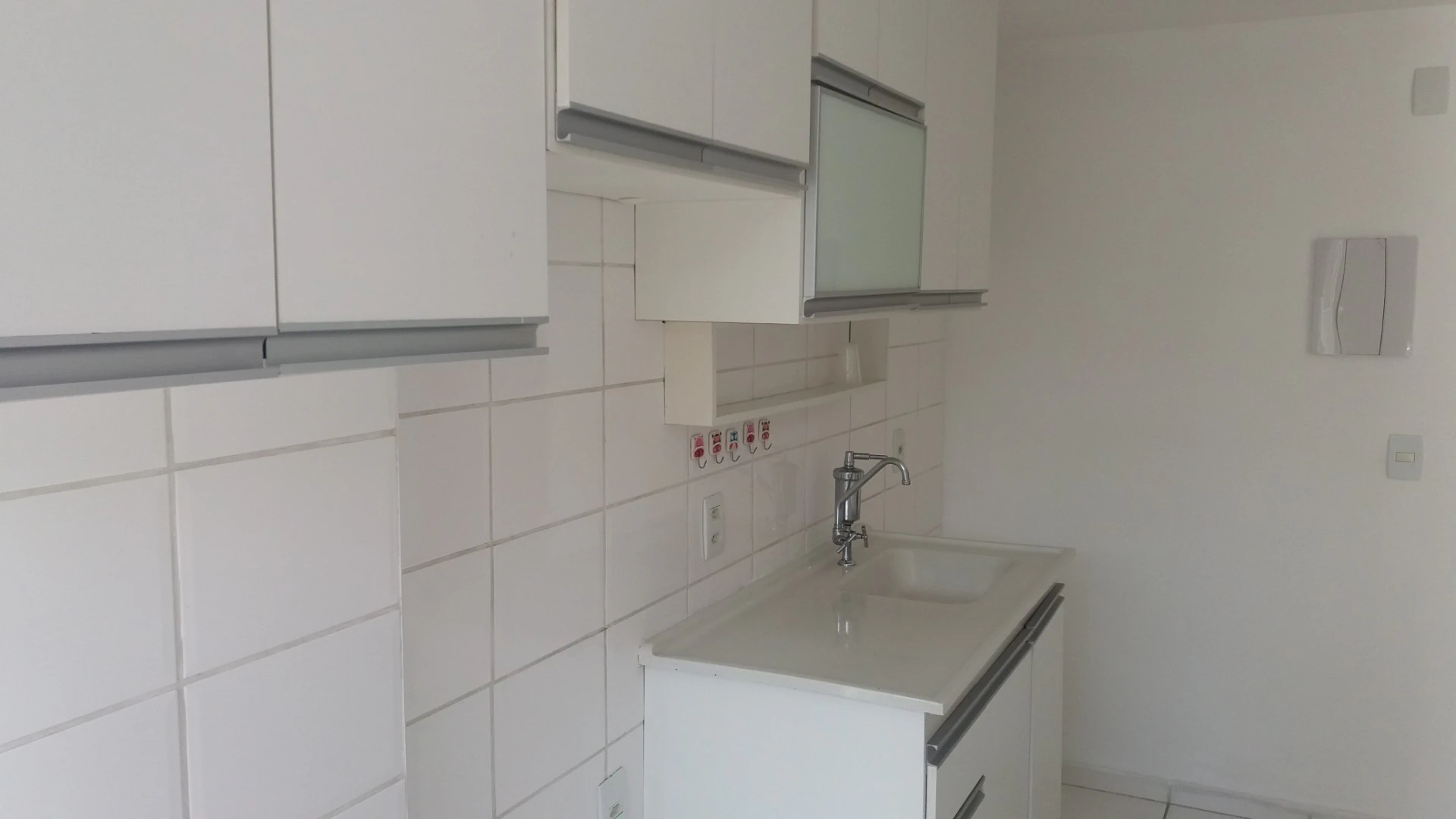 2-bedroom apartment in a building with a gym — photo 15