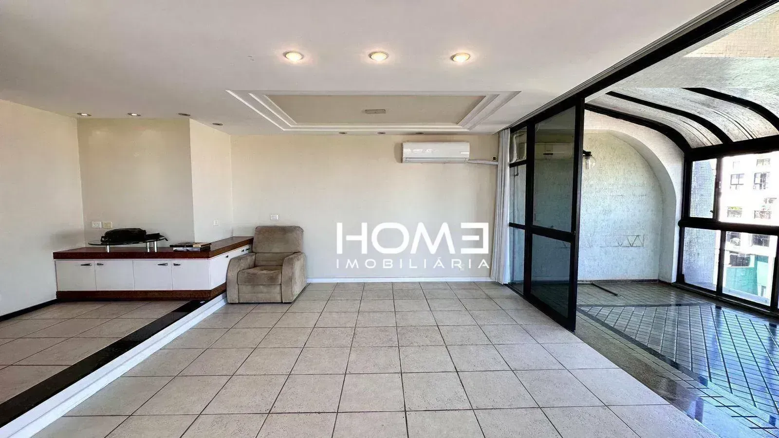 200 m² apartment with 4 bedrooms, 3 en-suite and 2 parking — photo 42
