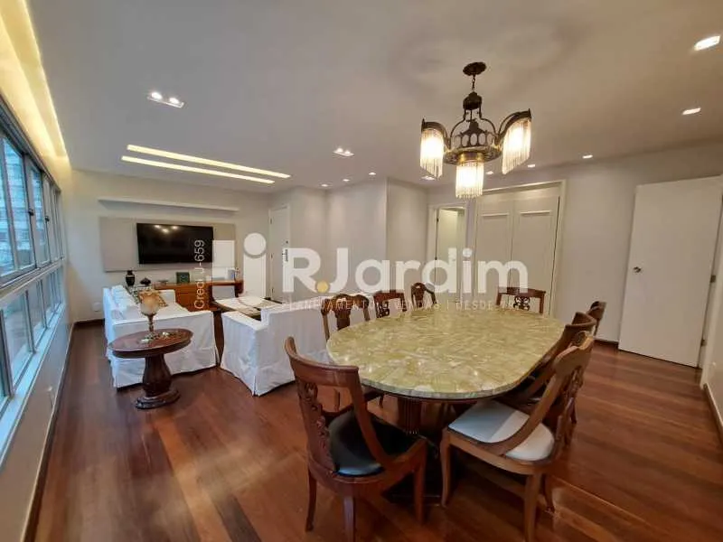 Furnished 4-bedroom apartment with 4 baths, 133 m² — photo 16