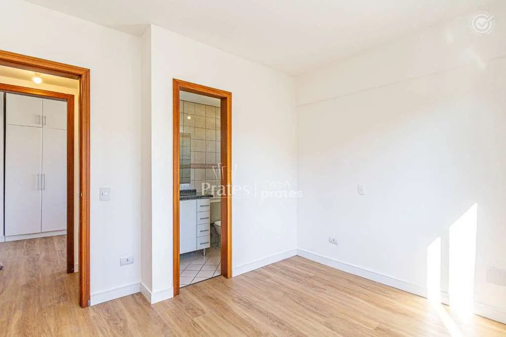 Apartment, 81 m², with wood or laminate floors — photo 12