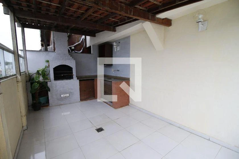 Балкон с грилем и 3 спальни: квартира 128 м²