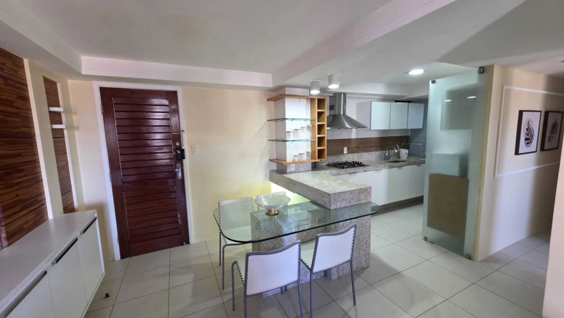 2-bedroom apartment in a building with a gym — photo 11