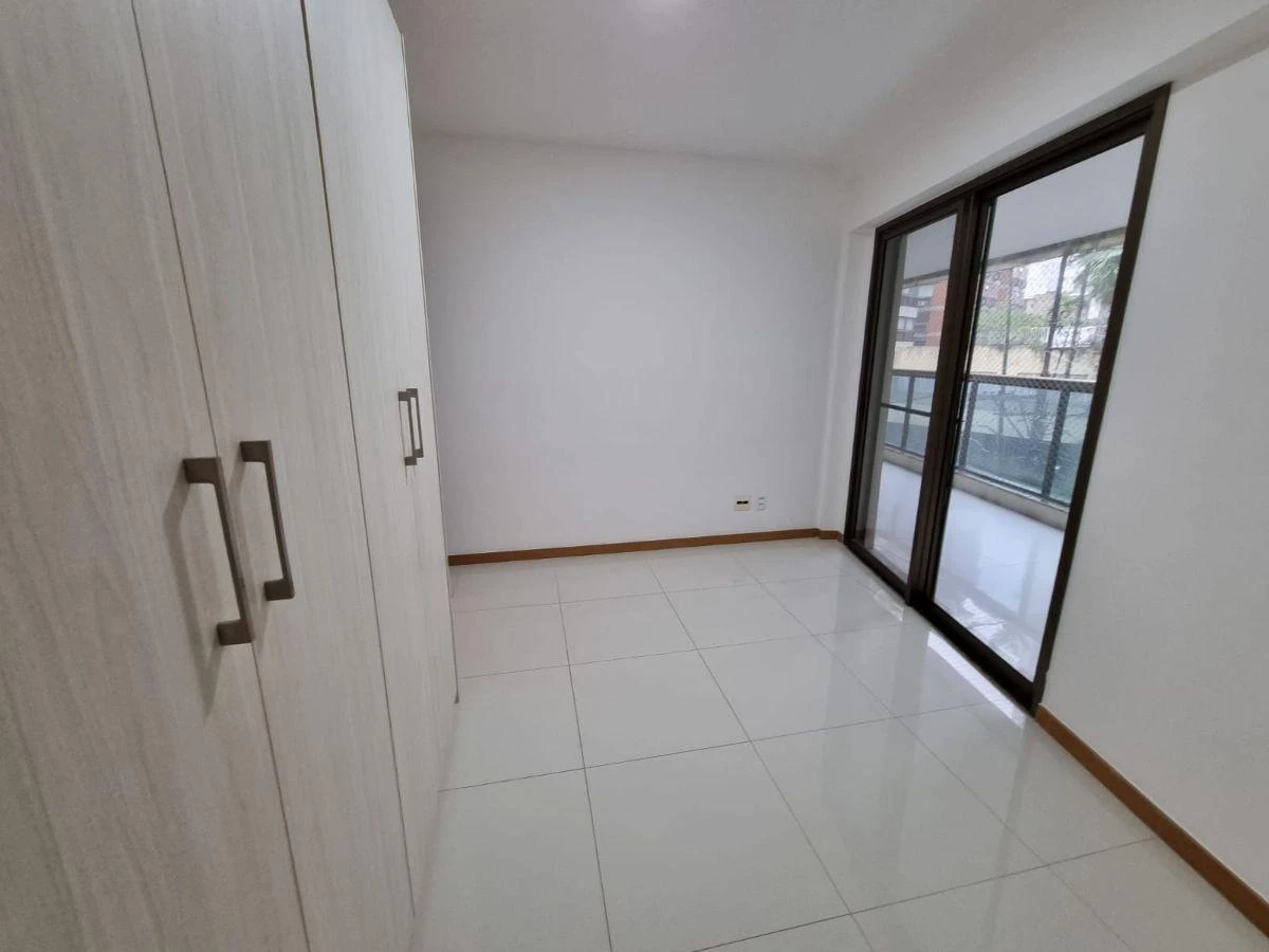 4-bedroom apartment in a building with a sauna — photo 25