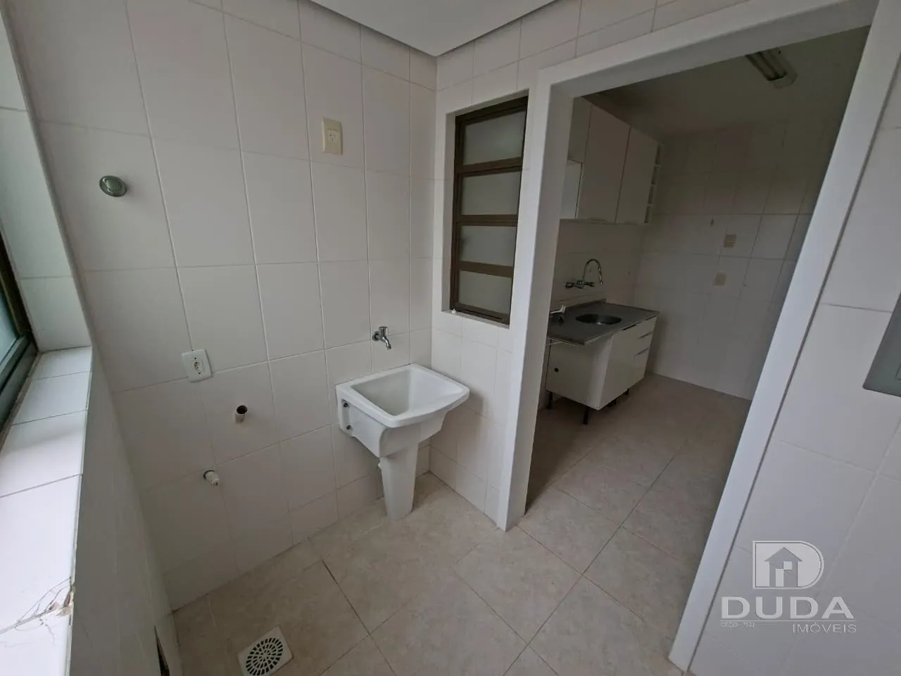 2-bedroom apartment with a mountain view in Florianópolis — photo 12