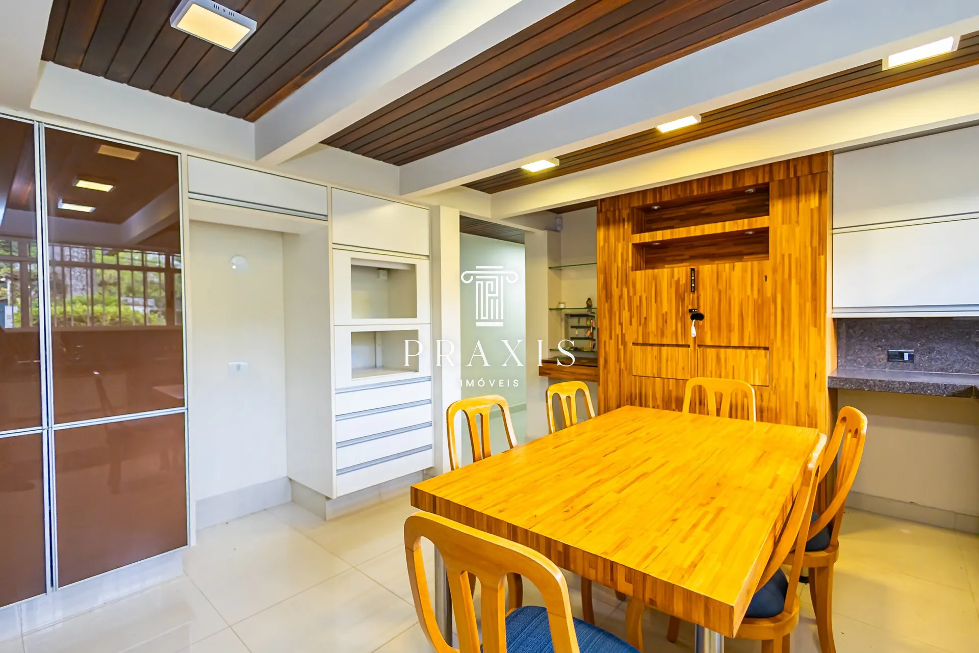 House with 4 bedrooms, 445 m² and fitted kitchen — photo 35