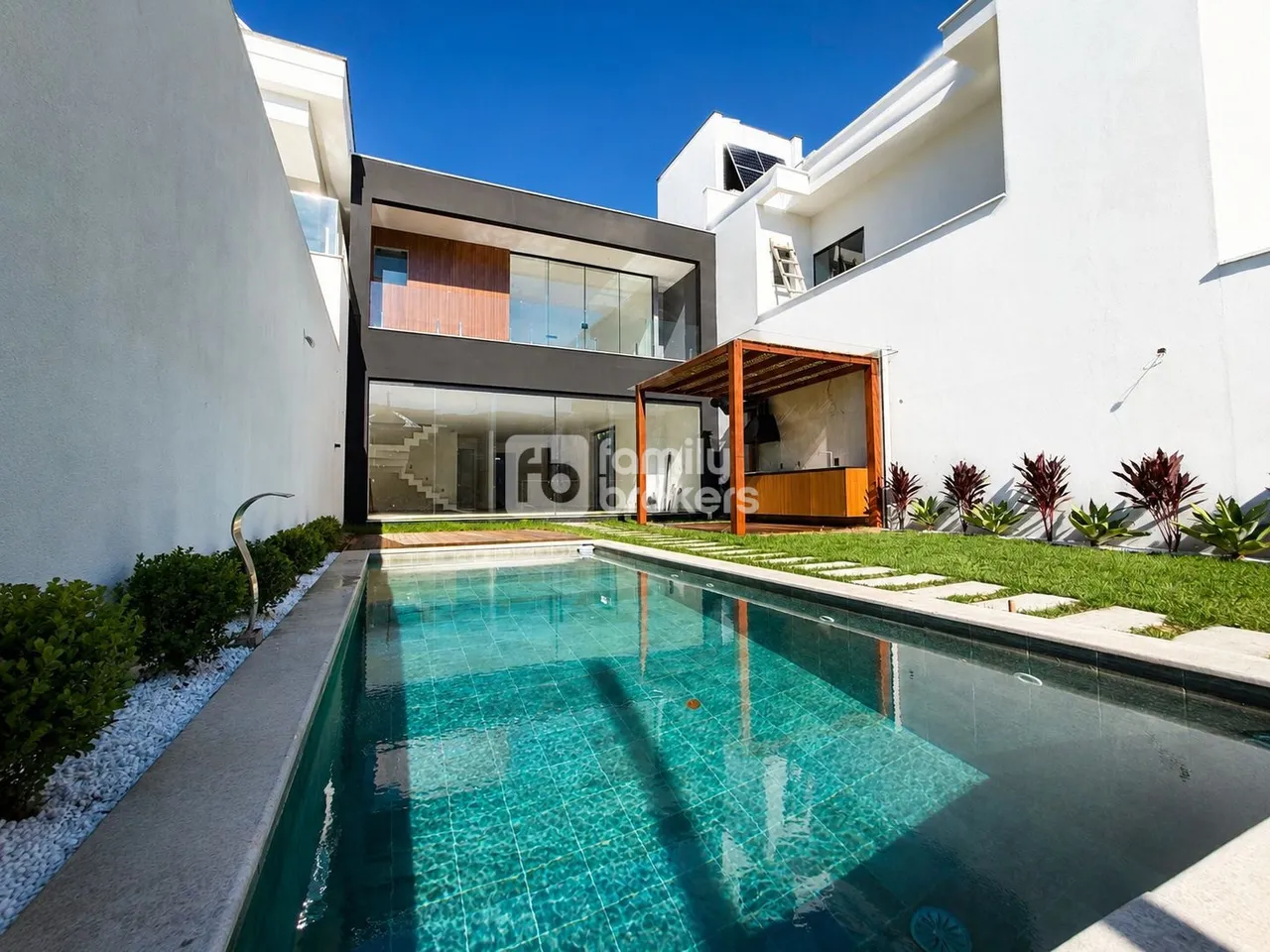 House with open-plan kitchen and 4 bedrooms, 220 m² — photo 3