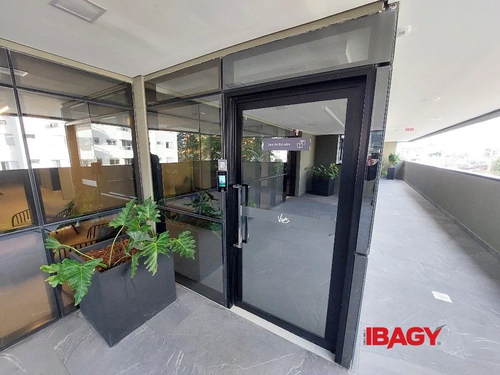 Furnished studio with a glass-enclosed balcony — photo 38