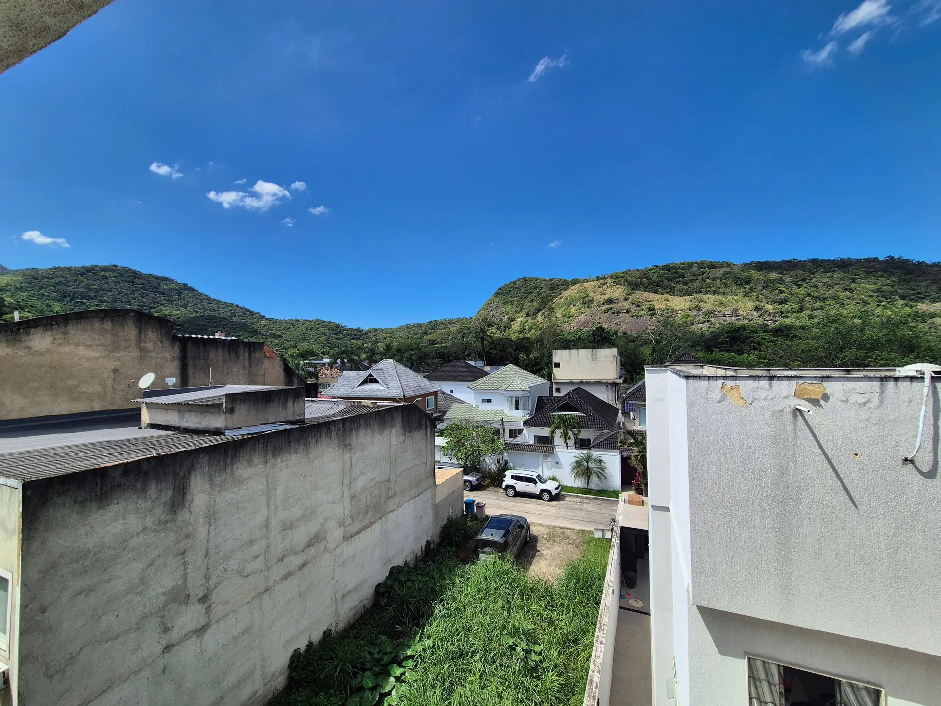 Furnished house with 4 bedrooms and a balcony — photo 57