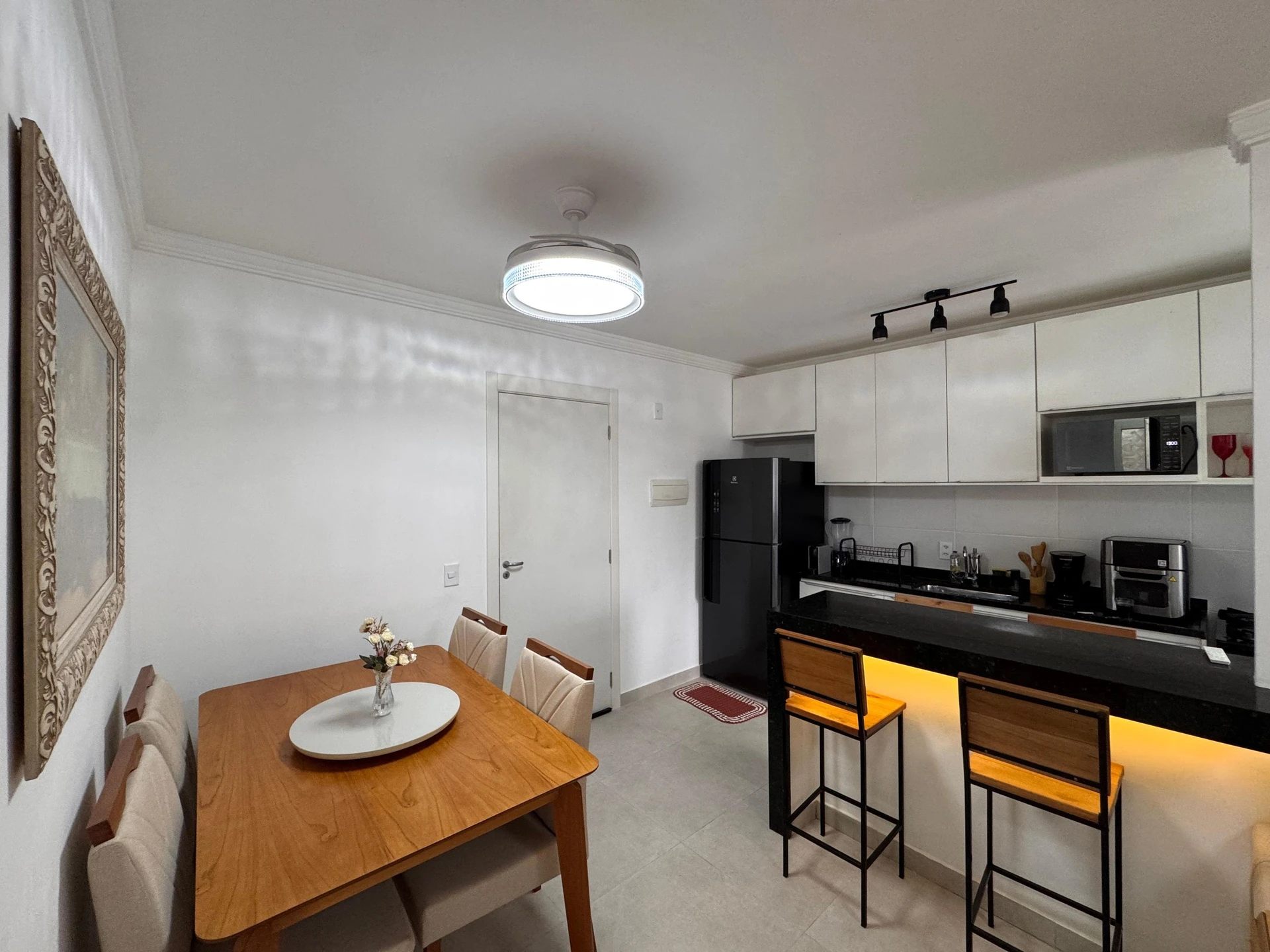 Furnished apartment, 49 m², with a mountain view — photo 2