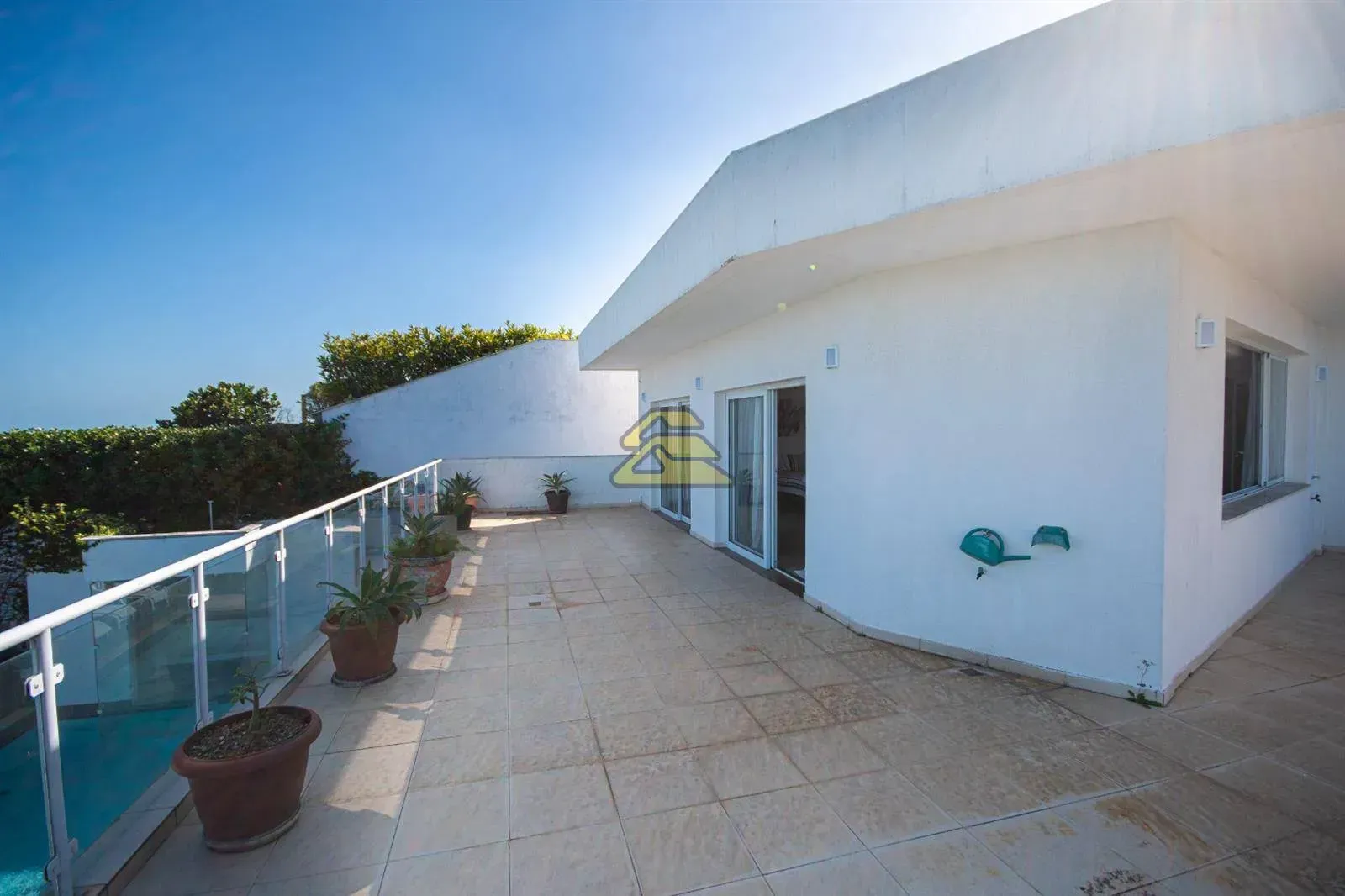 House with 5 bedrooms and 5 bathrooms, 4 parking spots — photo 9