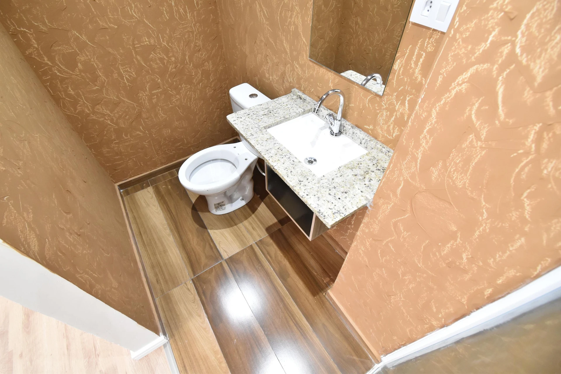 Studio, 38 m², with wood or laminate floors — photo 10