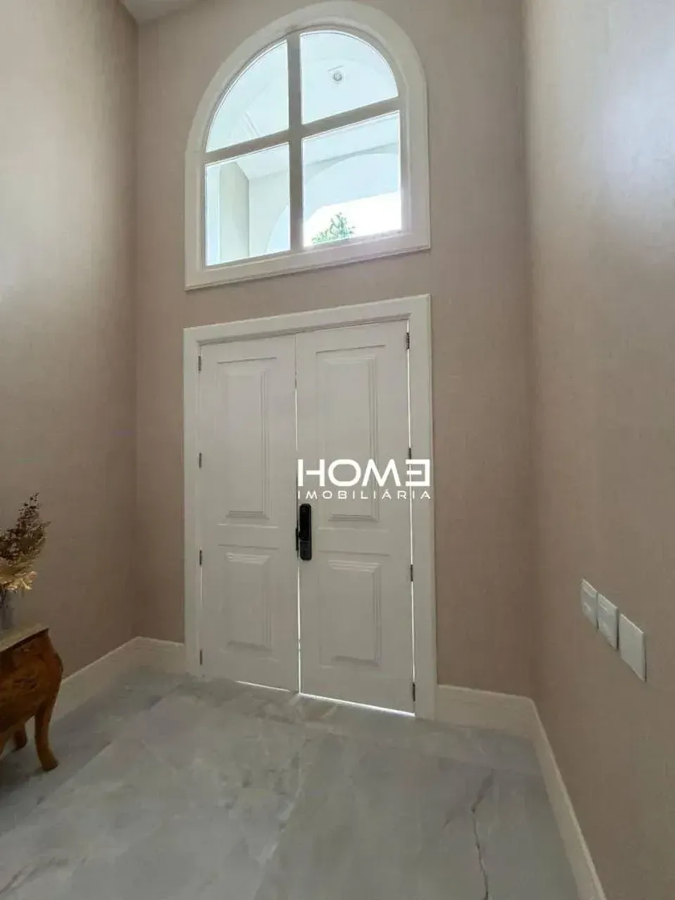 Unfurnished house with 5 bedrooms and 1000 m² — photo 2