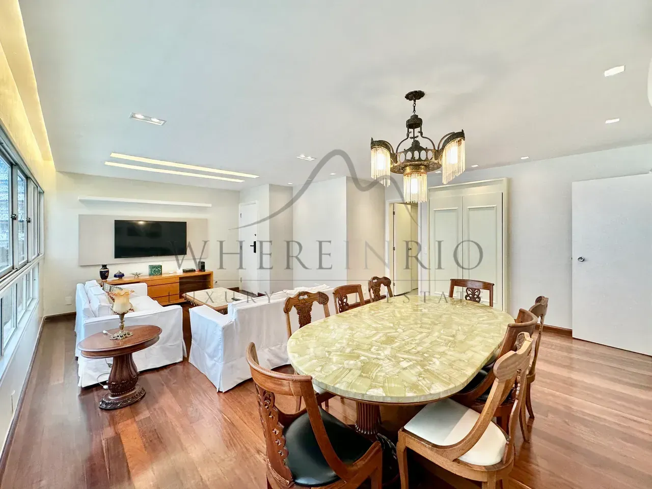 Apartment with 4 bedrooms and a closed kitchen with gas stove — photo 11
