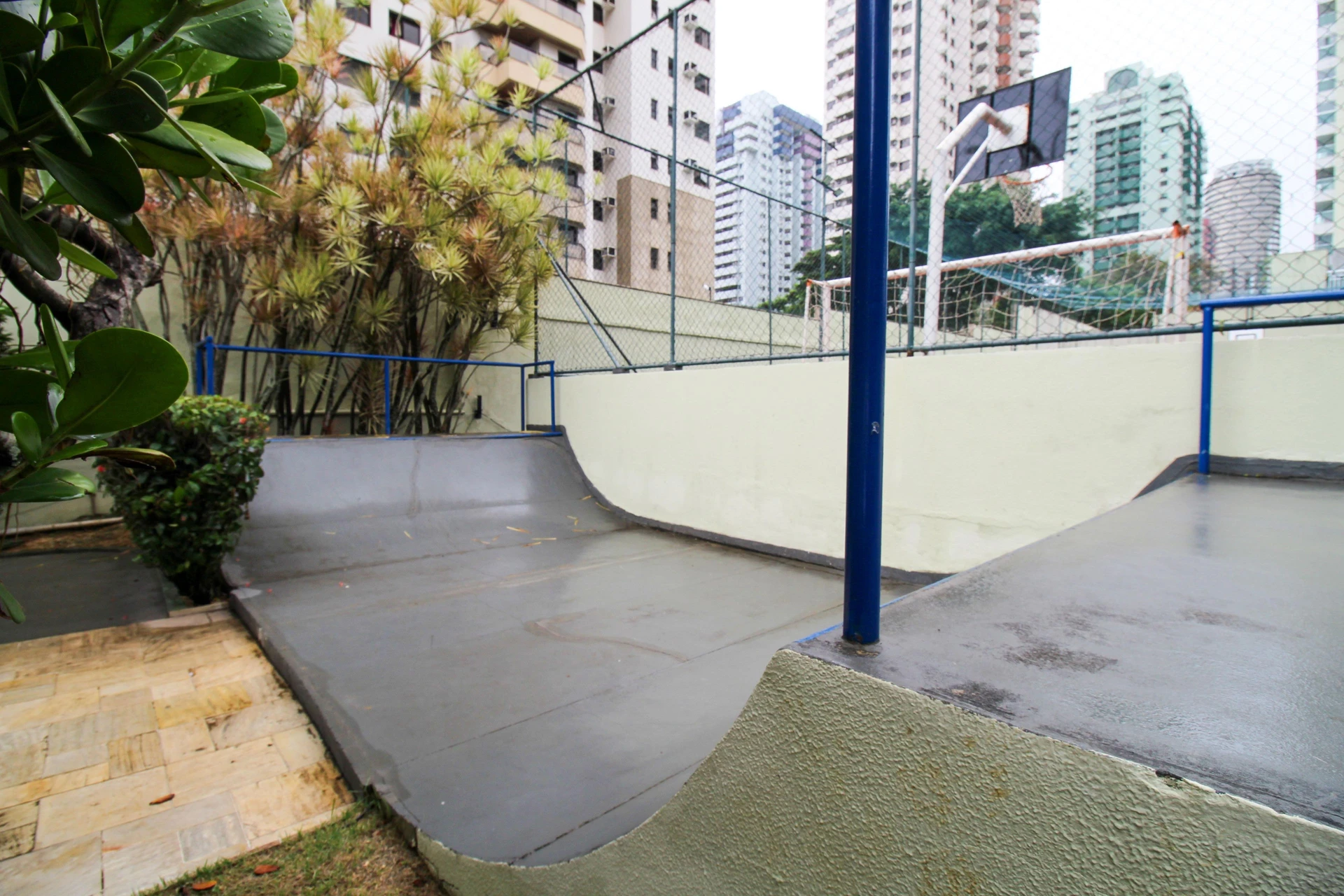 Apartamento mobiliado com 2 quartos e varanda envidraçada — photo 25