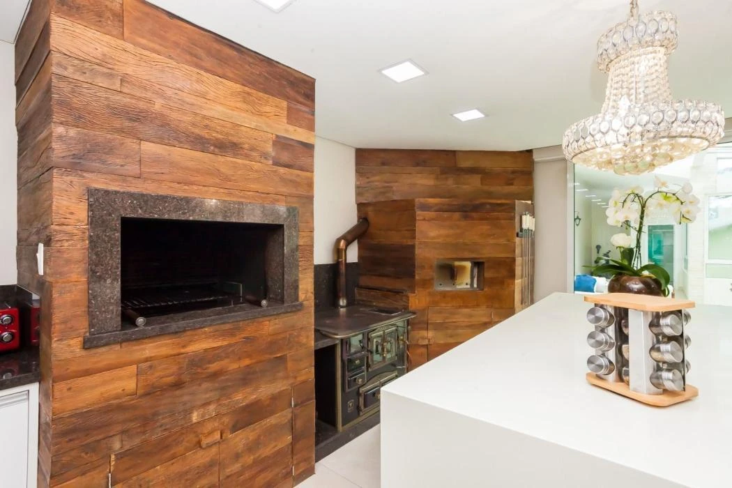 4-bedroom house with floor-to-ceiling windows — photo 48