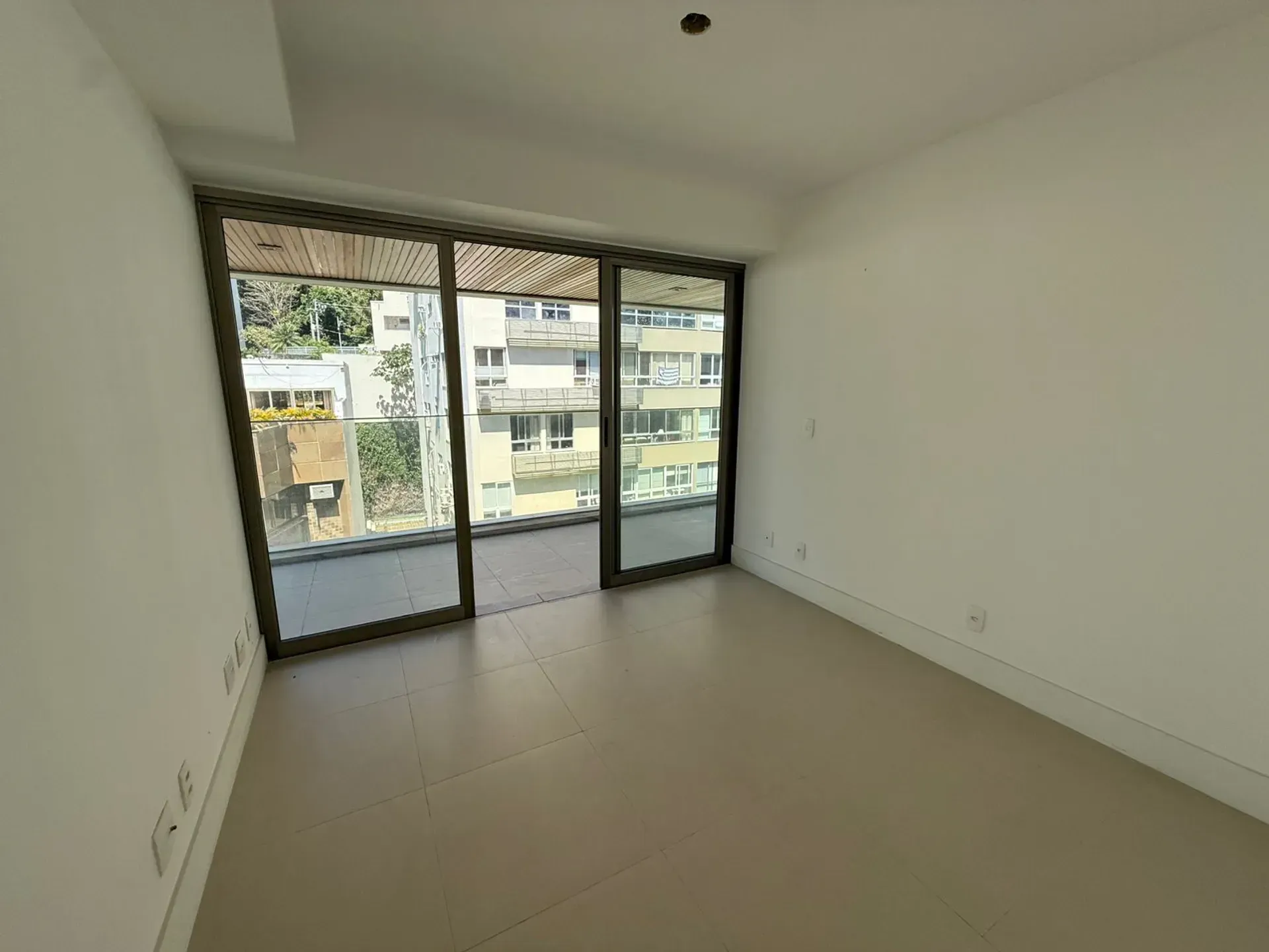 Apartment with balcony, 3 bedrooms and 2 parking spots — photo 5
