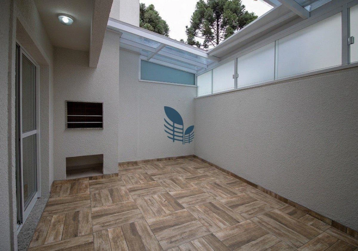 3-bedroom house with a glass-enclosed balcony in Curitiba — photo 8