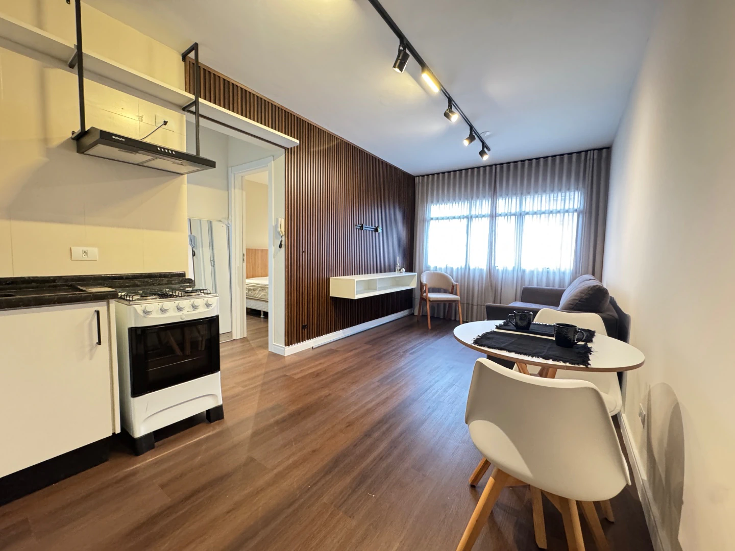 Furnished 1-bedroom apartment with 1 parking space — photo 2